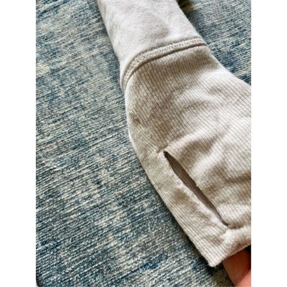 Athleta Agate Paisley Cream Coaster Luxe V Neck Sweatshirt Large - Picture 4 of 10